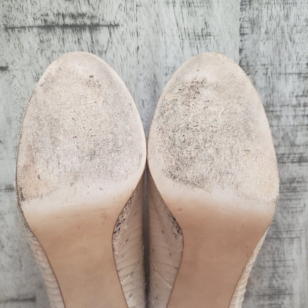 Stuart Weitzman Rowin Snakeskin Platforms Sz 8.5m - image 5